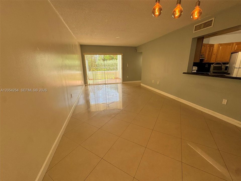 В аренду: $2,450 (2 спален, 2 ванн, 1126 Квадратных фут)