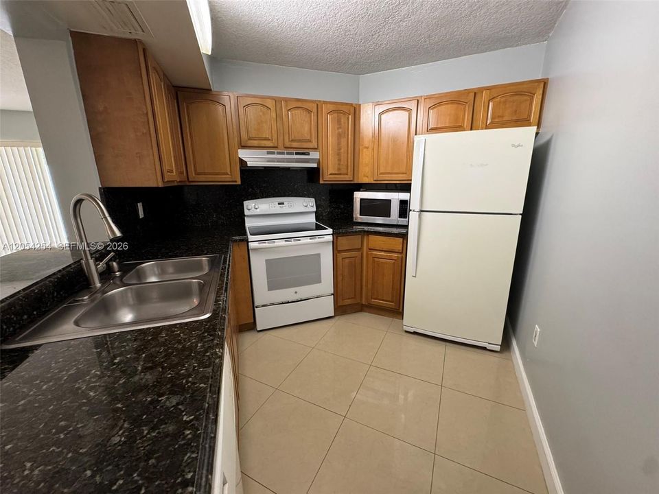 В аренду: $2,450 (2 спален, 2 ванн, 1126 Квадратных фут)