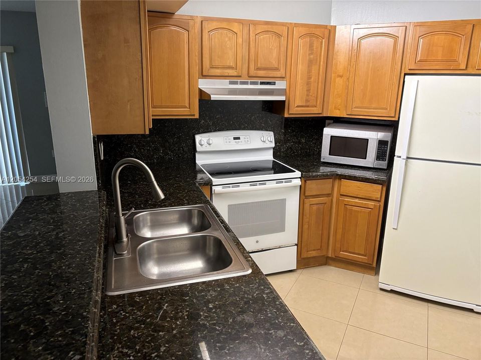 В аренду: $2,450 (2 спален, 2 ванн, 1126 Квадратных фут)