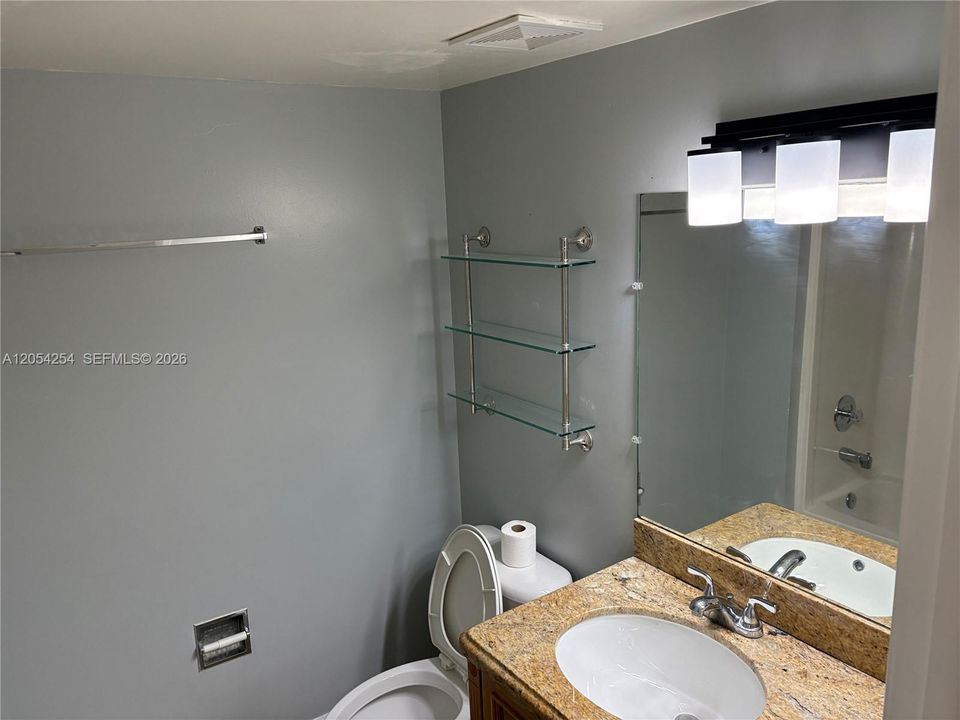 В аренду: $2,450 (2 спален, 2 ванн, 1126 Квадратных фут)