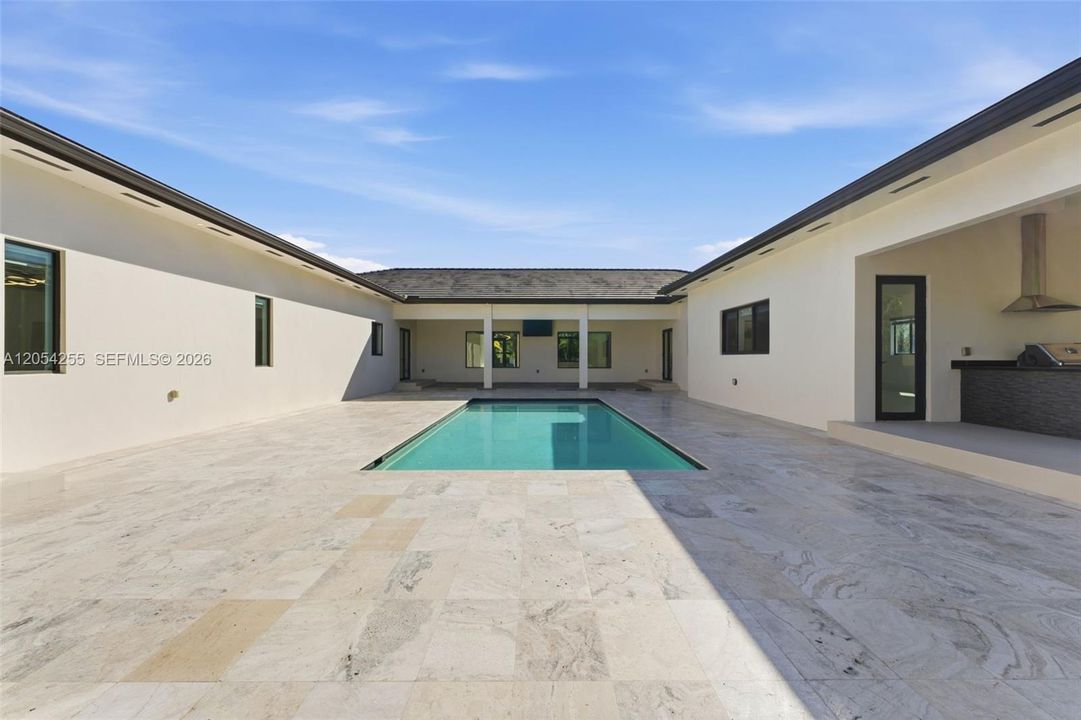 For Rent: $25,000 (6 beds, 7 baths, 5850 Square Feet)
