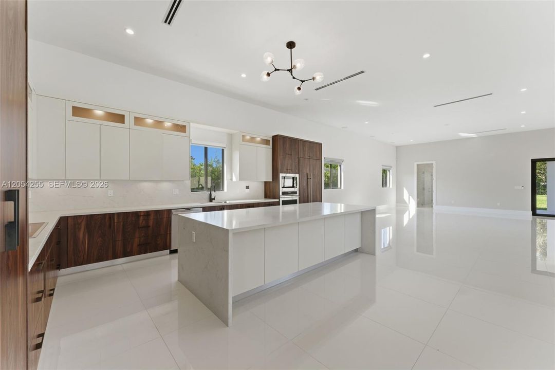 For Rent: $25,000 (6 beds, 7 baths, 5850 Square Feet)