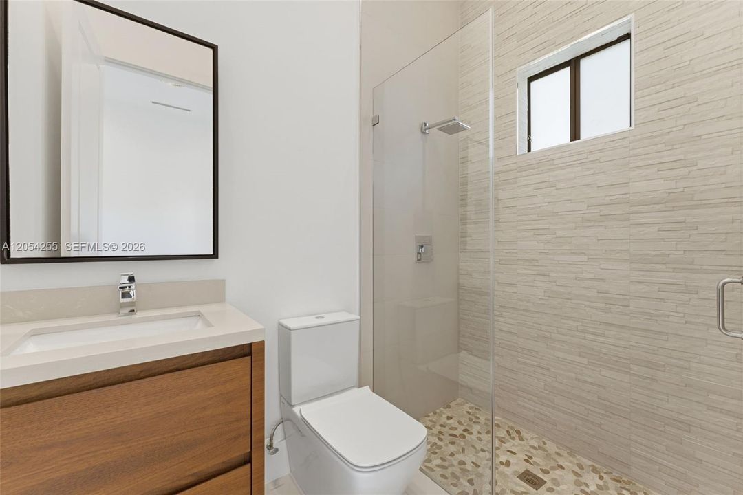 For Rent: $25,000 (6 beds, 7 baths, 5850 Square Feet)