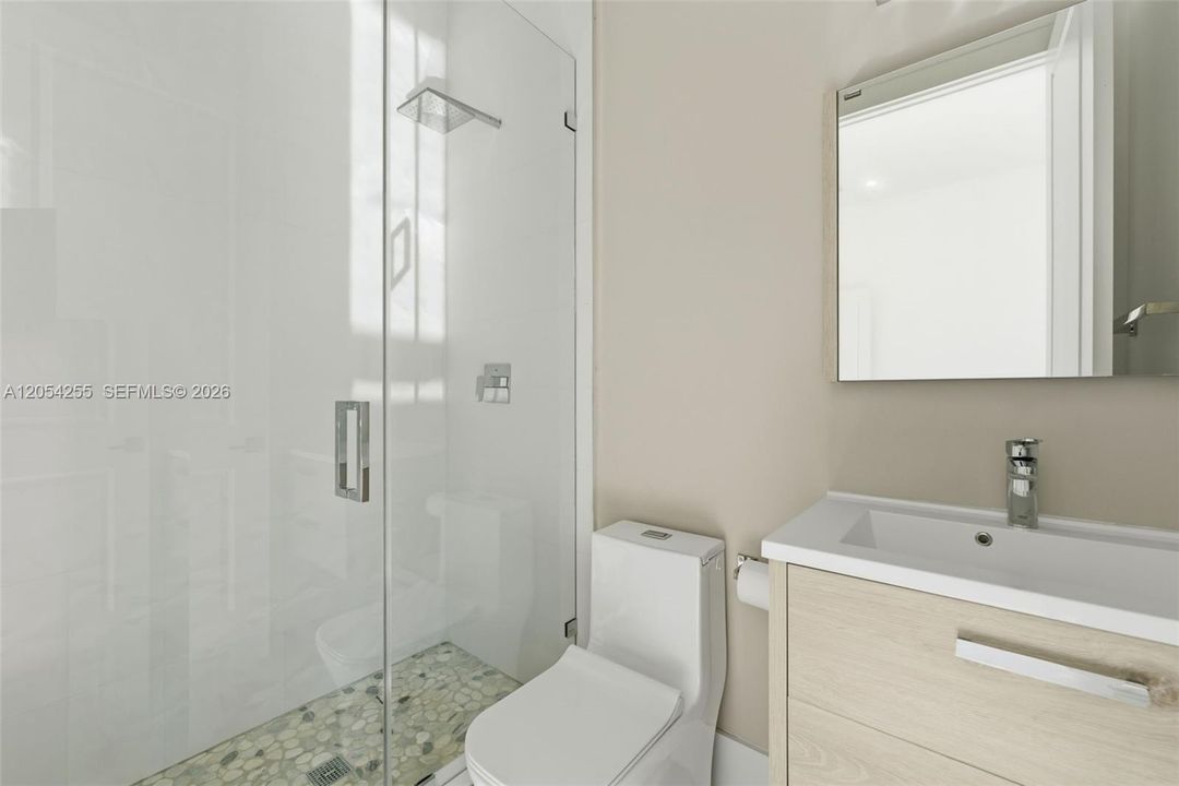 For Rent: $25,000 (6 beds, 7 baths, 5850 Square Feet)