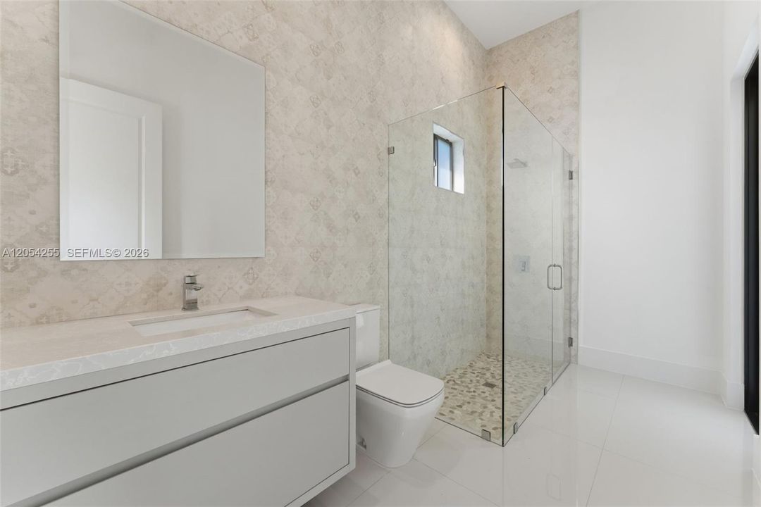 For Rent: $25,000 (6 beds, 7 baths, 5850 Square Feet)