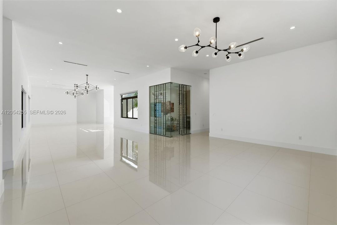 For Rent: $25,000 (6 beds, 7 baths, 5850 Square Feet)