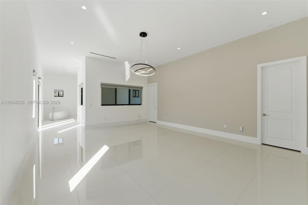 For Rent: $25,000 (6 beds, 7 baths, 5850 Square Feet)