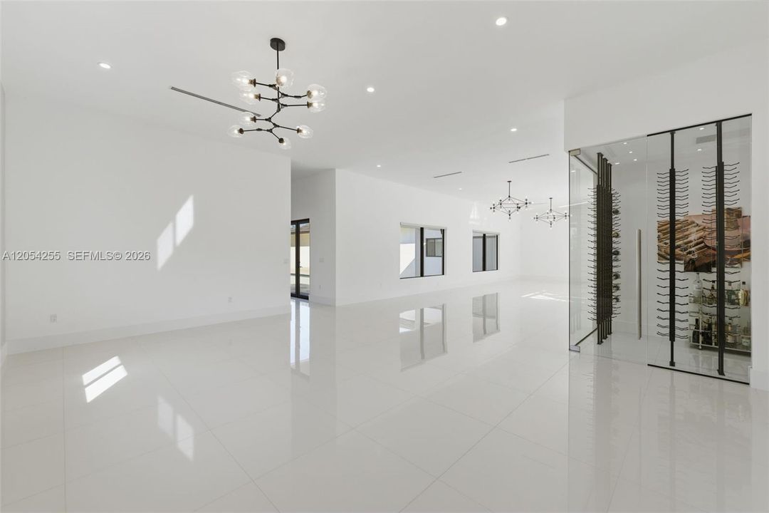 For Rent: $25,000 (6 beds, 7 baths, 5850 Square Feet)