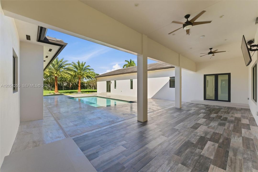 For Rent: $25,000 (6 beds, 7 baths, 5850 Square Feet)