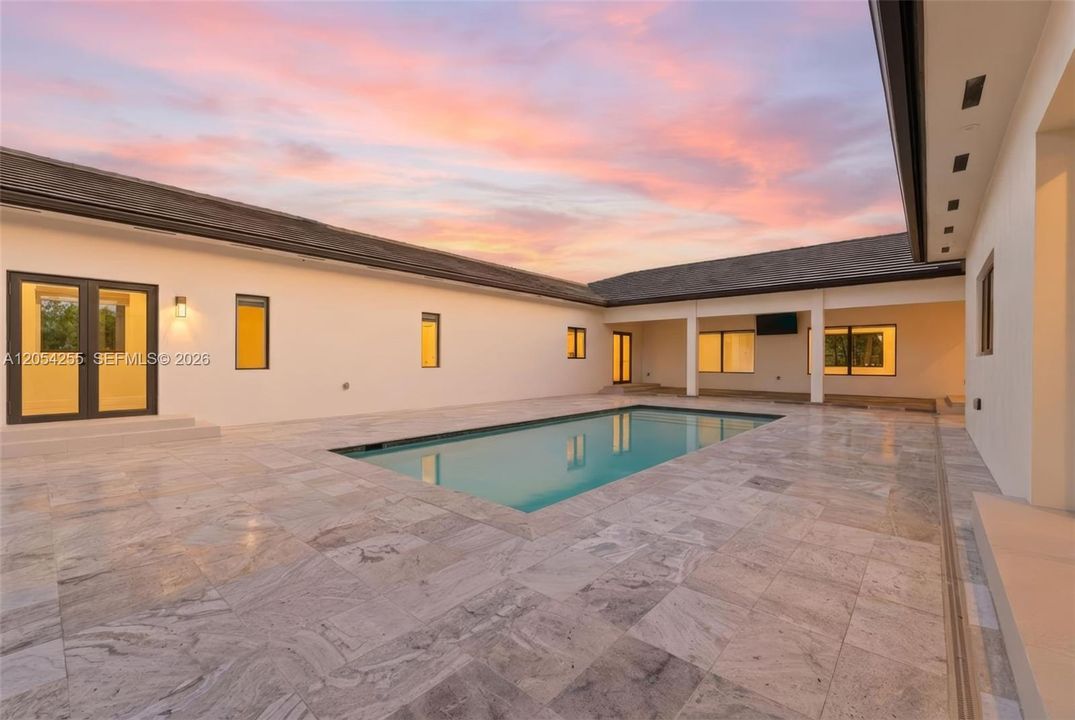 For Rent: $25,000 (6 beds, 7 baths, 5850 Square Feet)