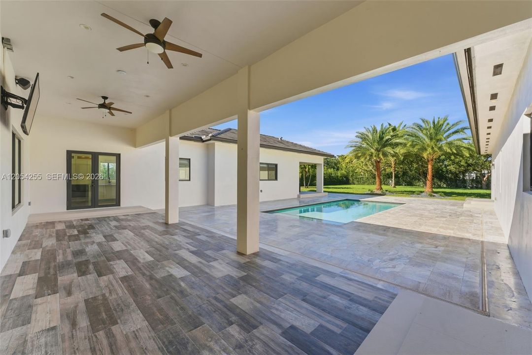 For Rent: $25,000 (6 beds, 7 baths, 5850 Square Feet)