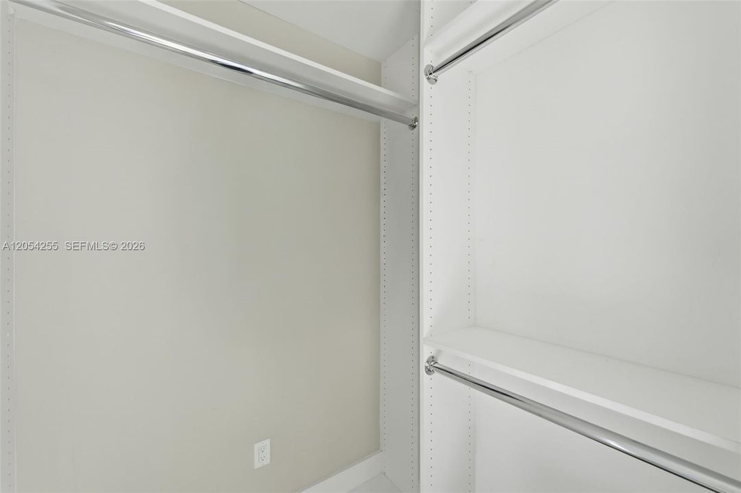 For Rent: $25,000 (6 beds, 7 baths, 5850 Square Feet)