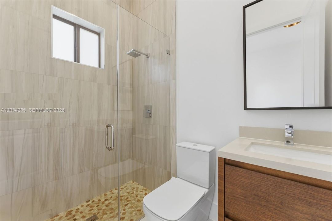 For Rent: $25,000 (6 beds, 7 baths, 5850 Square Feet)