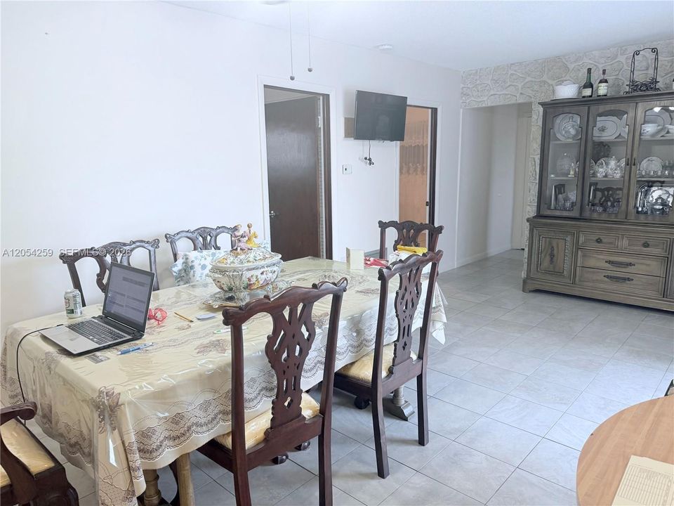 На продажу: $555,000 (3 спален, 2 ванн, 1666 Квадратных фут)
