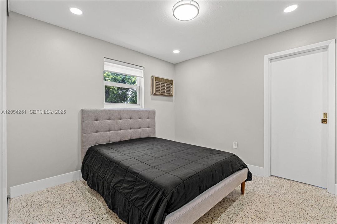 For Sale: $650,000 (4 beds, 2 baths, 1186 Square Feet)
