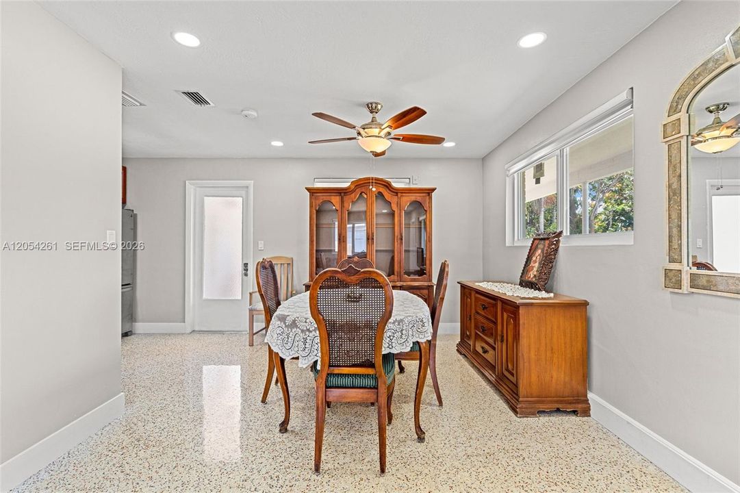 For Sale: $650,000 (4 beds, 2 baths, 1186 Square Feet)
