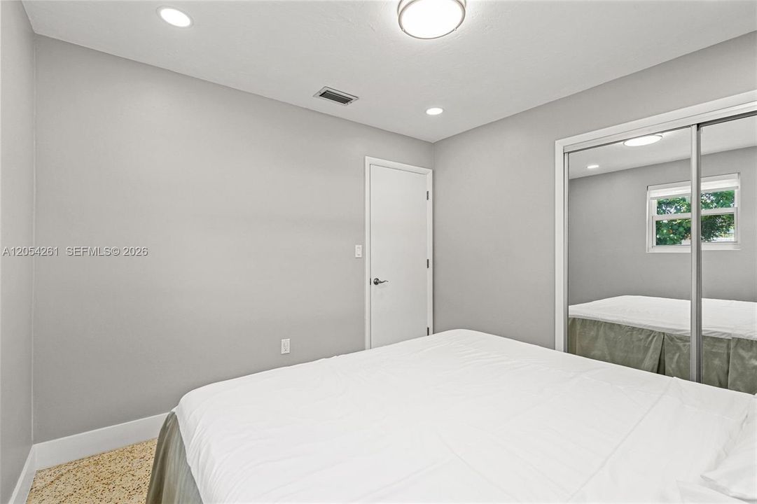 For Sale: $650,000 (4 beds, 2 baths, 1186 Square Feet)