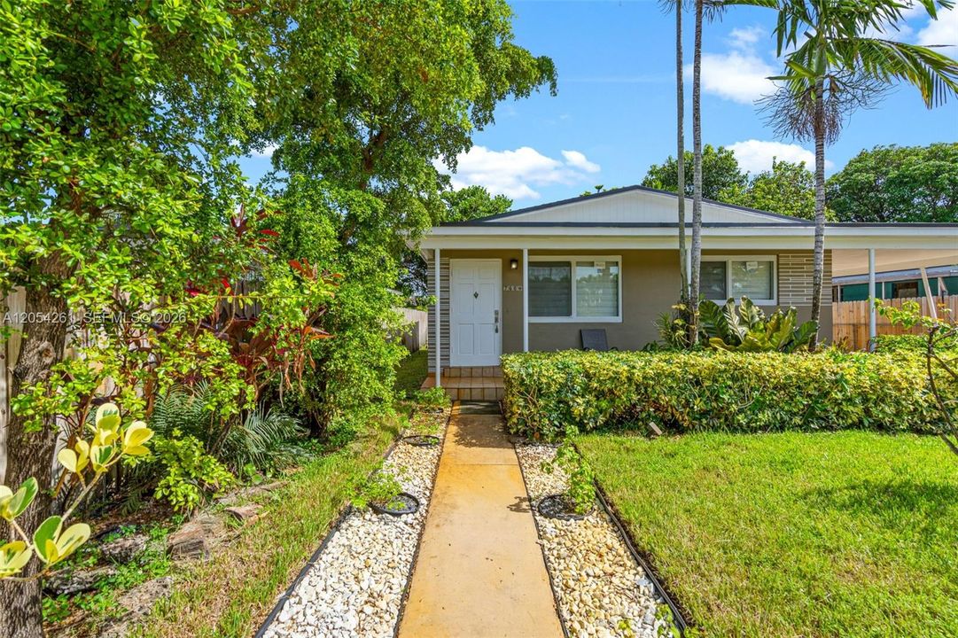 For Sale: $650,000 (4 beds, 2 baths, 1186 Square Feet)