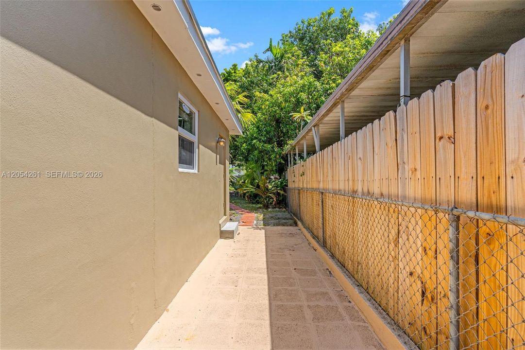 For Sale: $650,000 (4 beds, 2 baths, 1186 Square Feet)