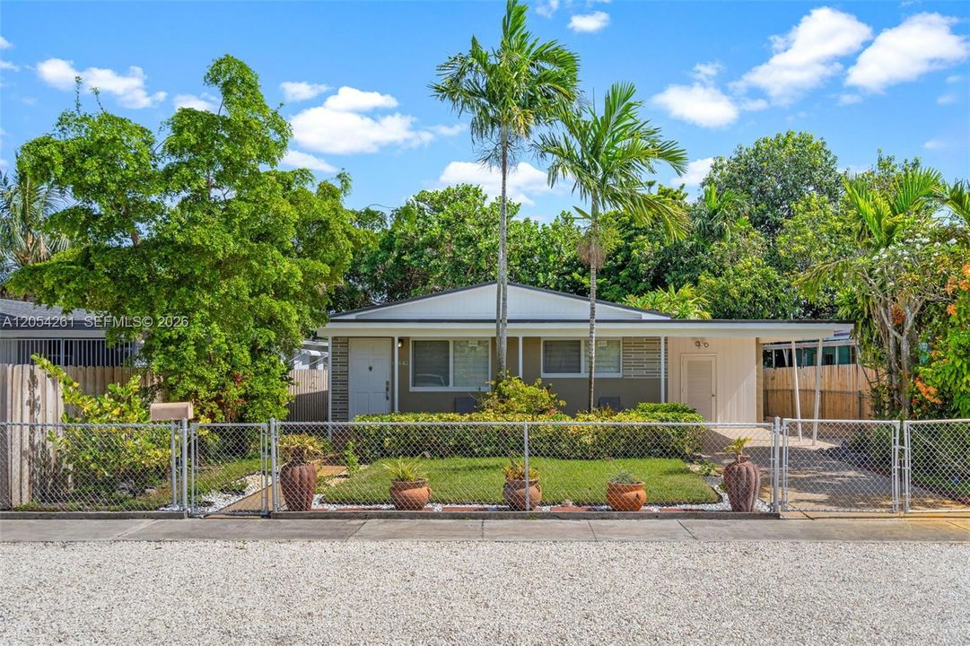 For Sale: $650,000 (4 beds, 2 baths, 1186 Square Feet)
