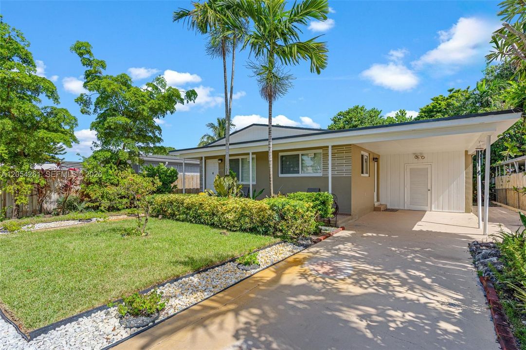 For Sale: $650,000 (4 beds, 2 baths, 1186 Square Feet)