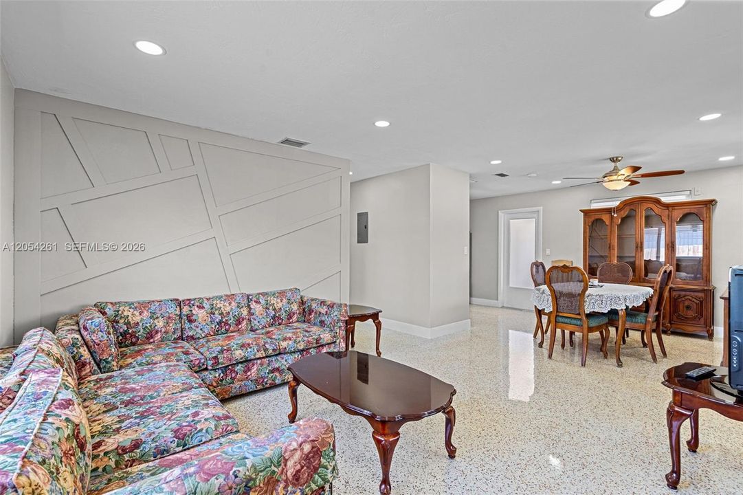 For Sale: $650,000 (4 beds, 2 baths, 1186 Square Feet)