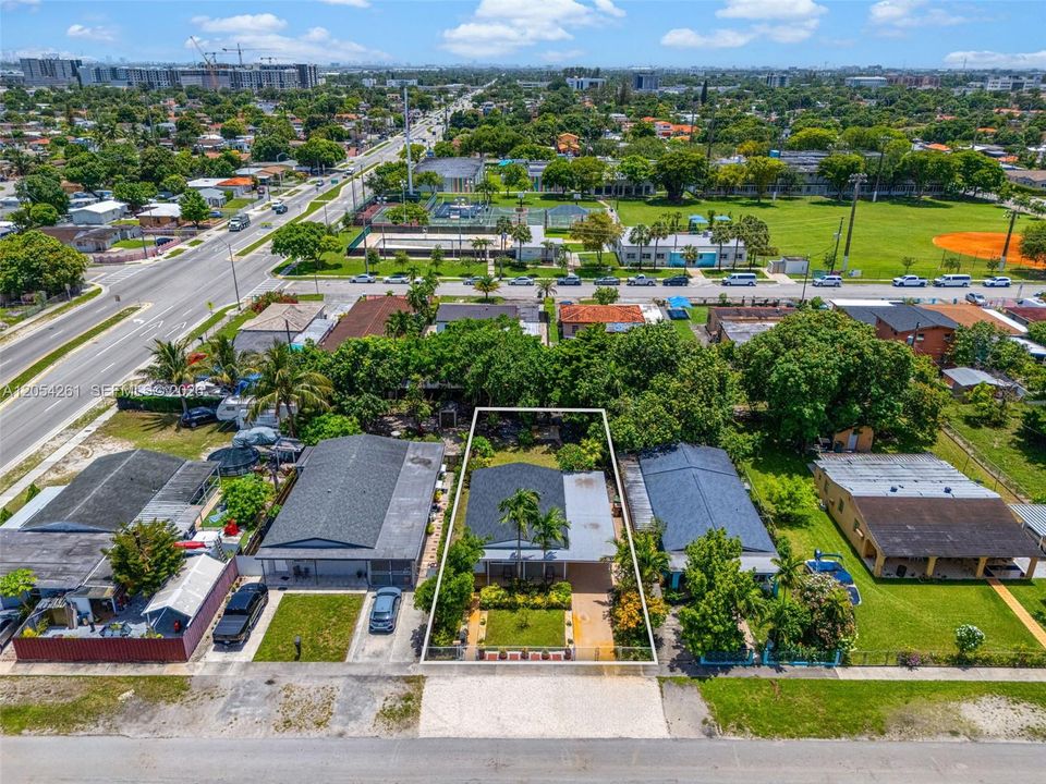 For Sale: $650,000 (4 beds, 2 baths, 1186 Square Feet)
