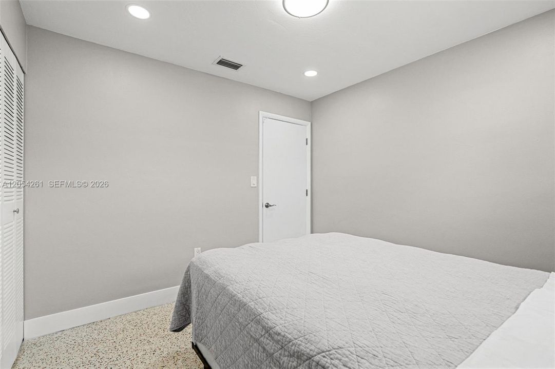 For Sale: $650,000 (4 beds, 2 baths, 1186 Square Feet)