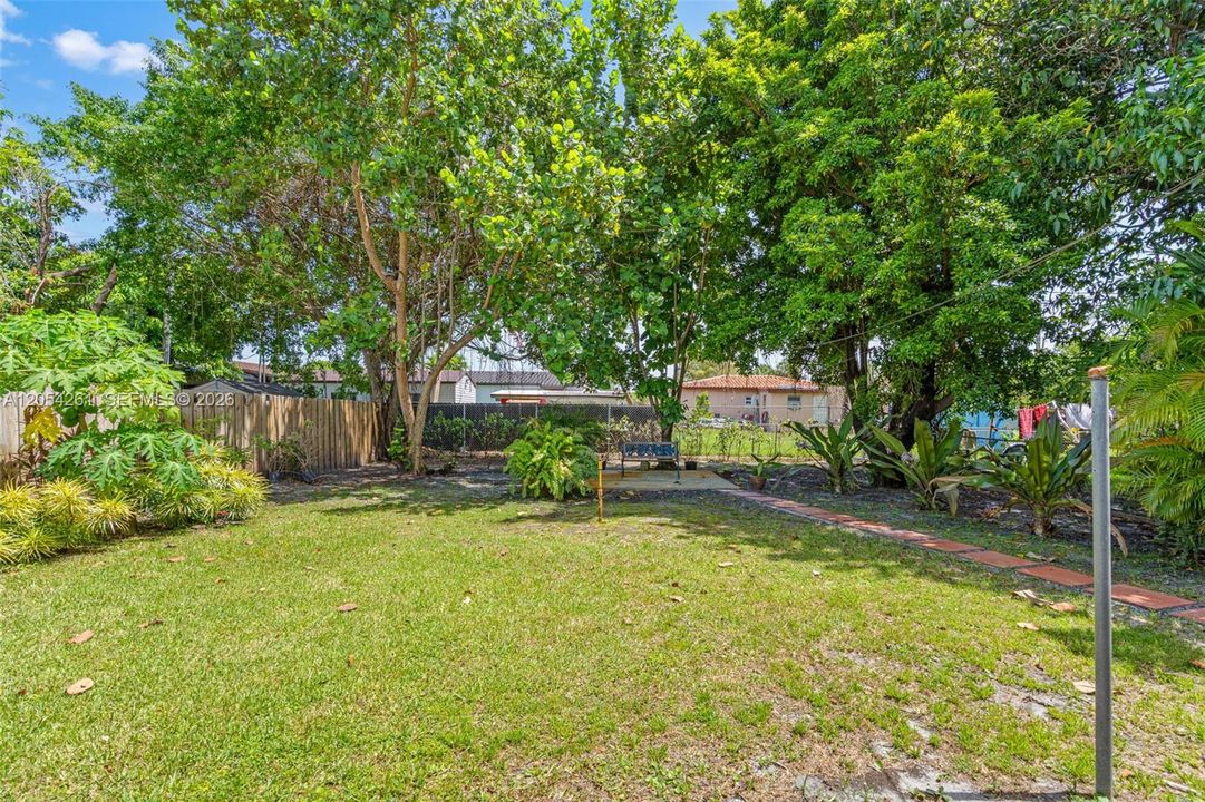 For Sale: $650,000 (4 beds, 2 baths, 1186 Square Feet)
