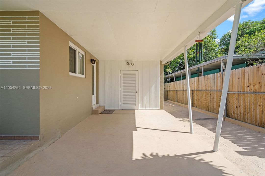 For Sale: $650,000 (4 beds, 2 baths, 1186 Square Feet)