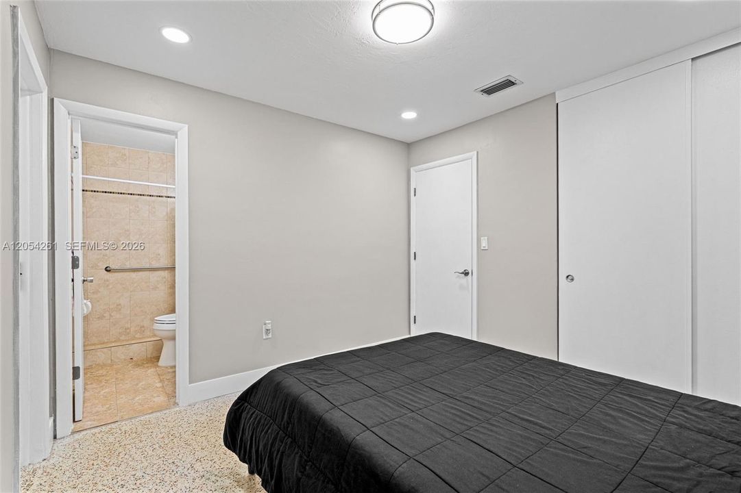For Sale: $650,000 (4 beds, 2 baths, 1186 Square Feet)