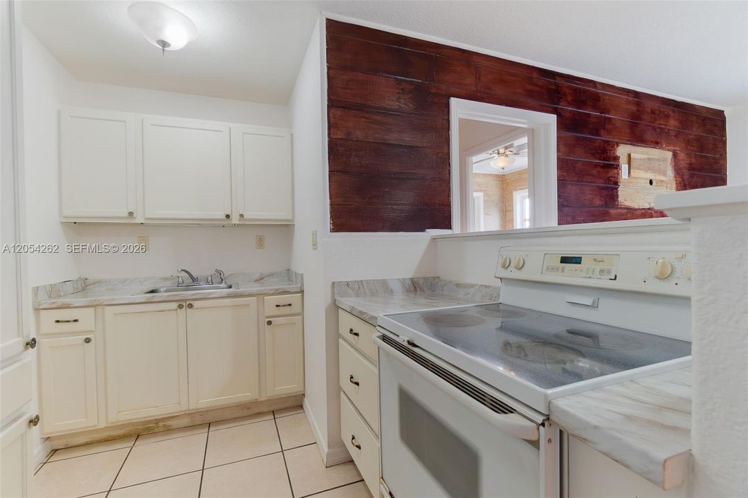 En Venta: $449,000 (0 camas, 0 baños, 1258 Pies cuadrados)