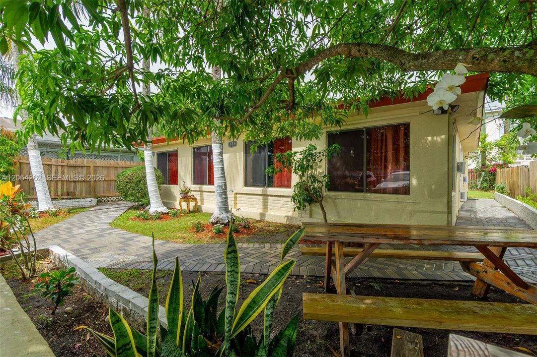 En Venta: $449,000 (0 camas, 0 baños, 1258 Pies cuadrados)