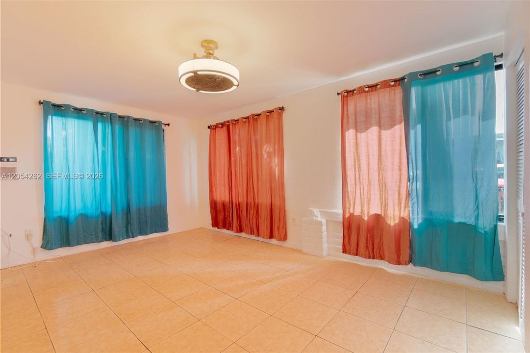 En Venta: $449,000 (0 camas, 0 baños, 1258 Pies cuadrados)