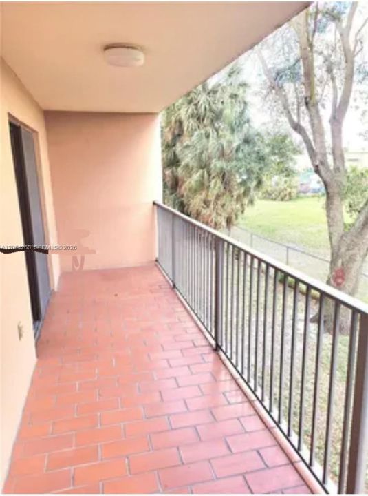 For Rent: $2,000 (2 beds, 2 baths, 890 Square Feet)