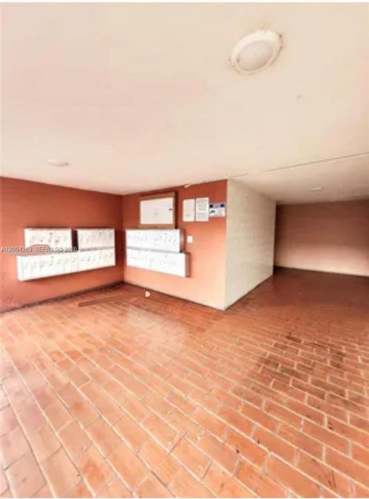 For Rent: $2,000 (2 beds, 2 baths, 890 Square Feet)