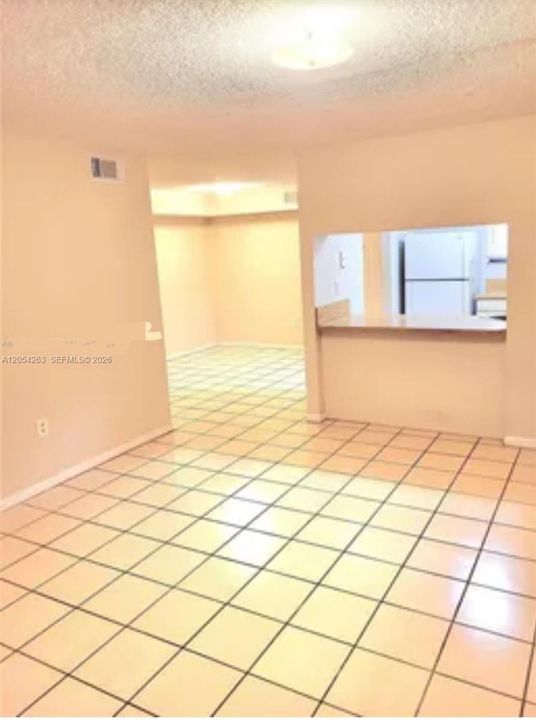 For Rent: $2,000 (2 beds, 2 baths, 890 Square Feet)