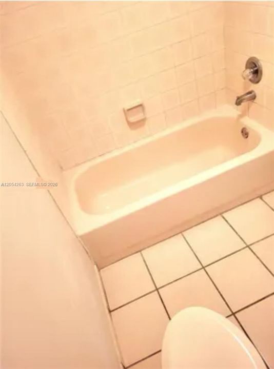 For Rent: $2,000 (2 beds, 2 baths, 890 Square Feet)