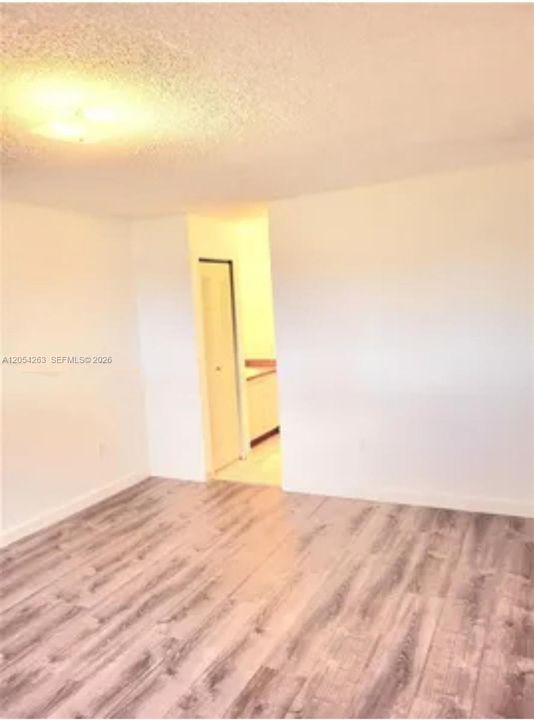 For Rent: $2,000 (2 beds, 2 baths, 890 Square Feet)