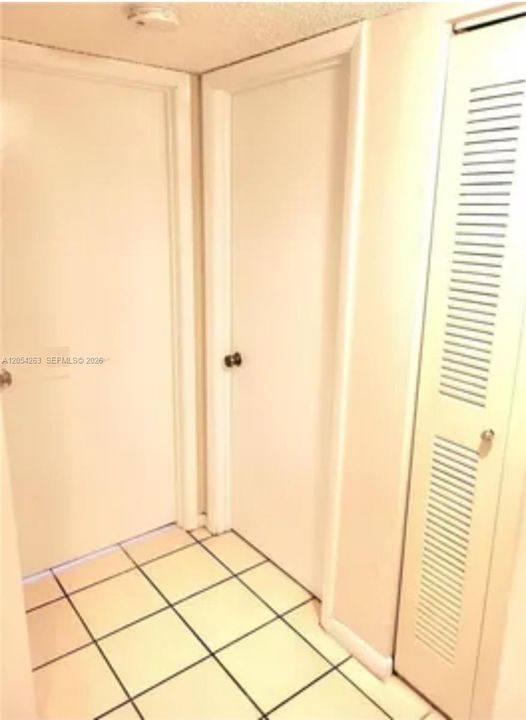 For Rent: $2,000 (2 beds, 2 baths, 890 Square Feet)