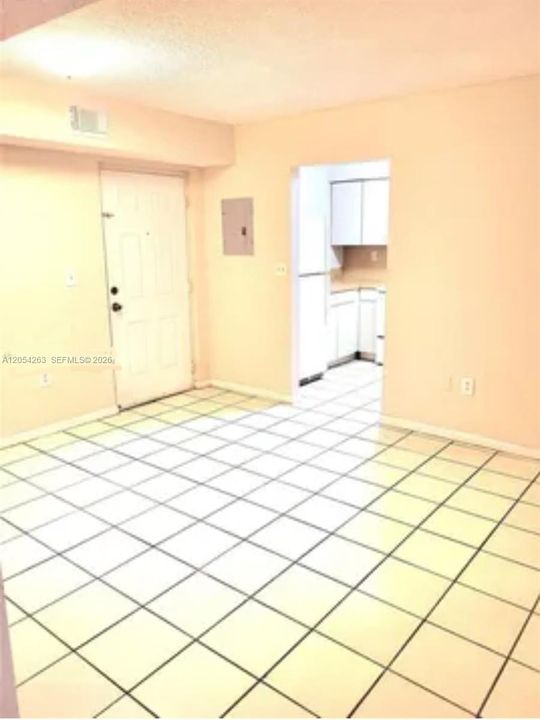 For Rent: $2,000 (2 beds, 2 baths, 890 Square Feet)