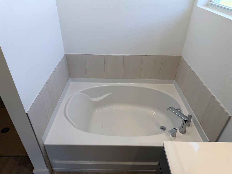 lot 16 primary tub