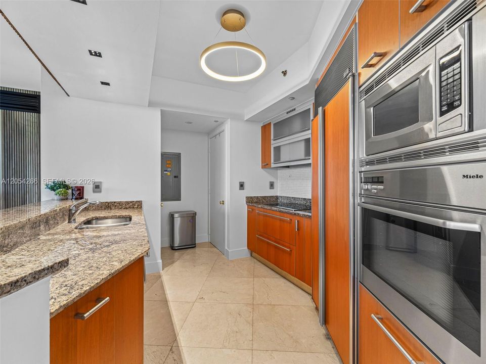 В аренду: $17,900 (2 спален, 2 ванн, 1600 Квадратных фут)