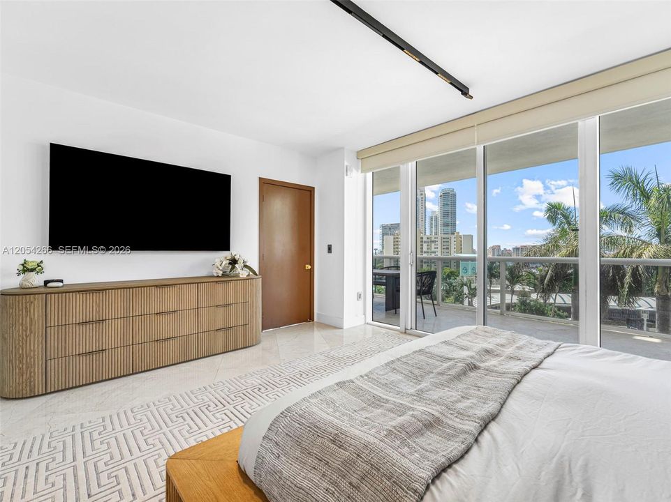 В аренду: $17,900 (2 спален, 2 ванн, 1600 Квадратных фут)