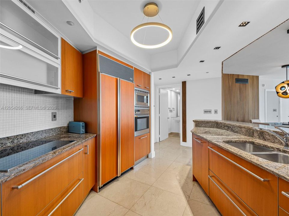 В аренду: $17,900 (2 спален, 2 ванн, 1600 Квадратных фут)