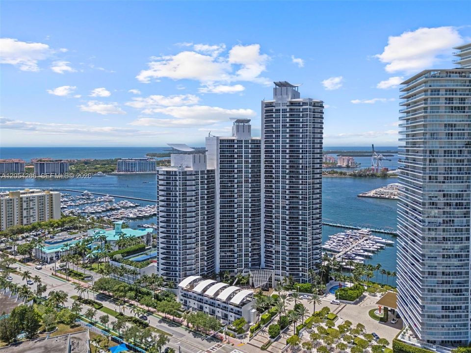 В аренду: $17,900 (2 спален, 2 ванн, 1600 Квадратных фут)