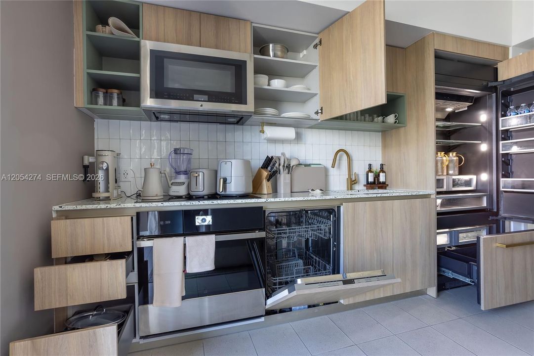 В аренду: $5,500 (2 спален, 2 ванн, 907 Квадратных фут)
