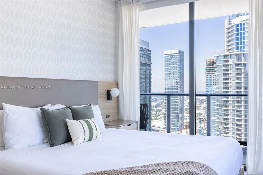 В аренду: $5,500 (2 спален, 2 ванн, 907 Квадратных фут)
