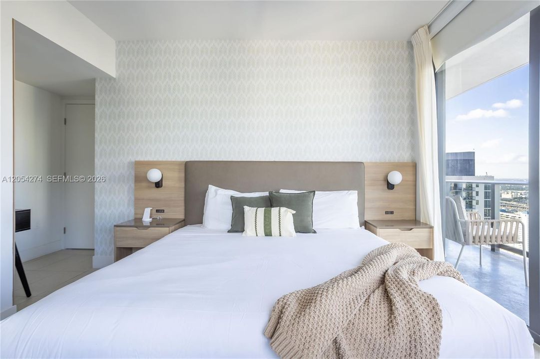 В аренду: $5,500 (2 спален, 2 ванн, 907 Квадратных фут)
