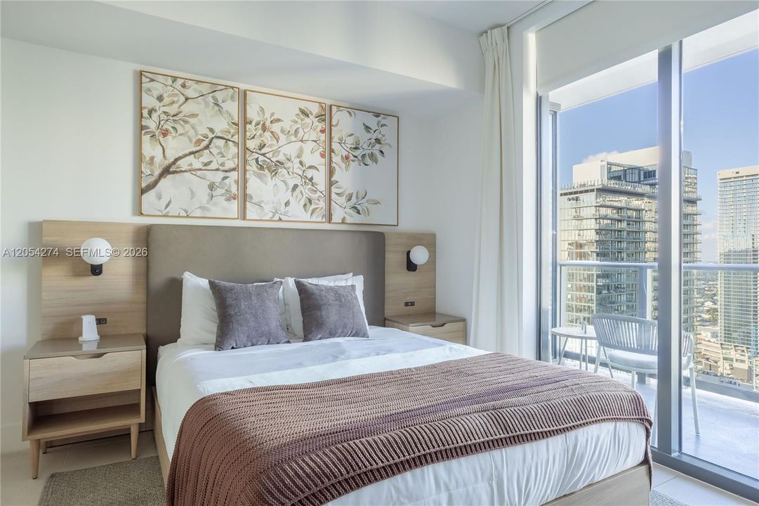 В аренду: $5,500 (2 спален, 2 ванн, 907 Квадратных фут)